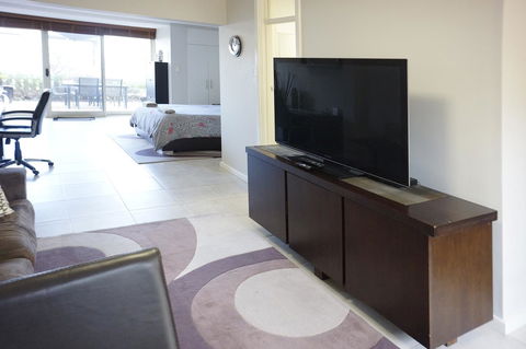 Studio 4 - Ground Floor Fremantle Apartment - Queensland Tourism 7