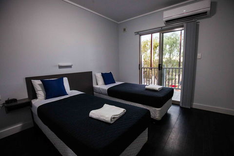 Beadon Bay Hotel - Queensland Tourism 6