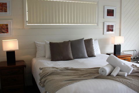 BINALONG BEACH COTTAGE Beachfront At Bay Of Fires Next To Restaurant - Queensland Tourism 17