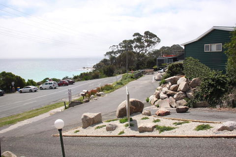 BINALONG BEACH COTTAGE Beachfront At Bay Of Fires Next To Restaurant - Queensland Tourism 19