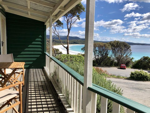 BINALONG BEACH COTTAGE Beachfront At Bay Of Fires Next To Restaurant - Queensland Tourism 1