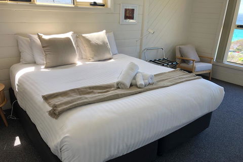 BINALONG BEACH COTTAGE Beachfront At Bay Of Fires Next To Restaurant - Queensland Tourism 6