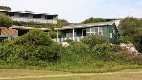 BINALONG BEACH COTTAGE Beachfront At Bay Of Fires Next To Restaurant - Queensland Tourism 8