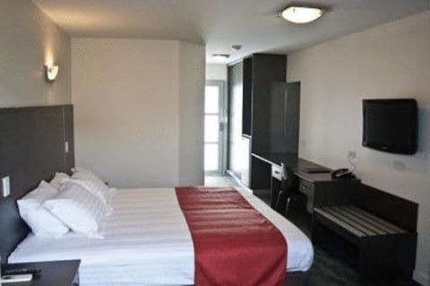 Brighton Hotel Motel - QLD Tourism 10