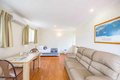 Queechy Motel - QLD Tourism 40