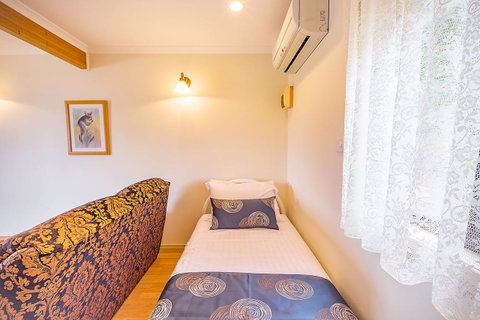 Queechy Motel - QLD Tourism 43