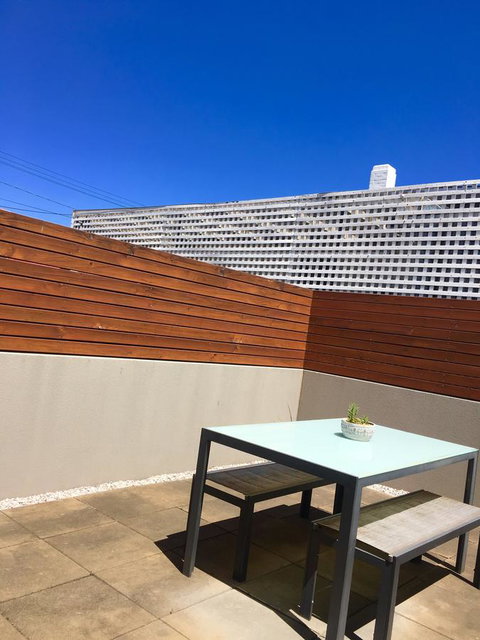 Sandy Bay Studio Apartment - QLD Tourism 12