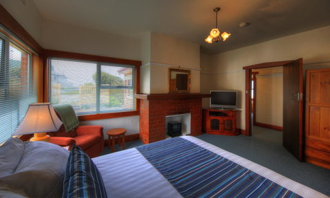 Stanley Village Waterfront Accommodation - QLD Tourism 17