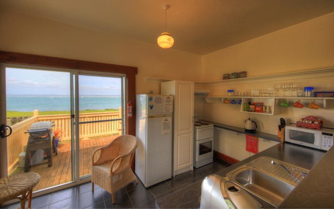 Stanley Village Waterfront Accommodation - QLD Tourism 19