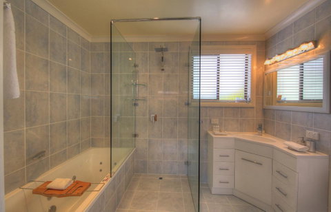 Stanley Village Waterfront Accommodation - QLD Tourism 20