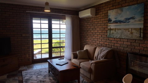 Stanley Village Waterfront Accommodation - QLD Tourism 2