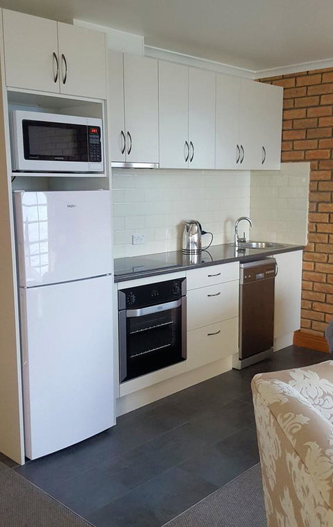 Stanley Village Waterfront Accommodation - QLD Tourism 7