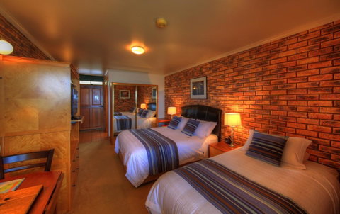 Stanley Village Waterfront Accommodation - QLD Tourism 23