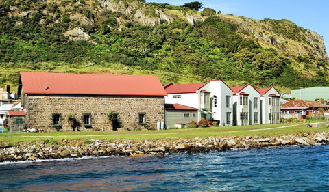 Stanley Village Waterfront Accommodation - QLD Tourism 12