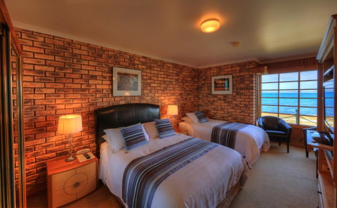 Stanley Village Waterfront Accommodation - QLD Tourism 22