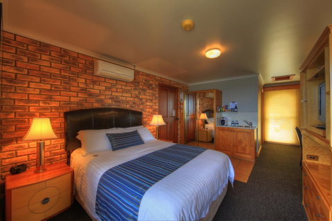 Stanley Village Waterfront Accommodation - QLD Tourism 26