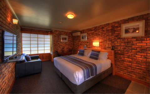 Stanley Village Waterfront Accommodation - QLD Tourism 25