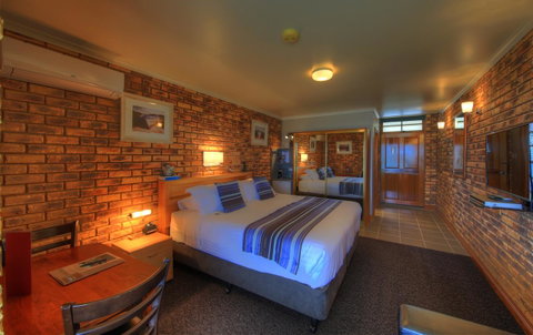 Stanley Village Waterfront Accommodation - QLD Tourism 27