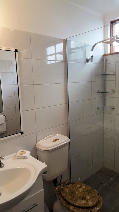 Stanley Village Waterfront Accommodation - QLD Tourism 1