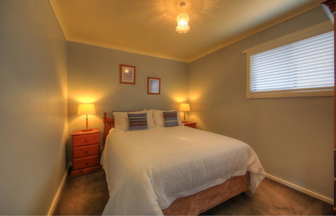 Stanley Village Waterfront Accommodation - QLD Tourism 21