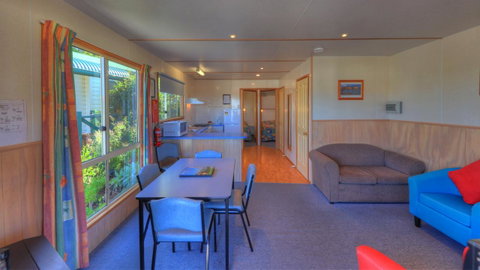 Bicheno Cabin Park - QLD Tourism 9
