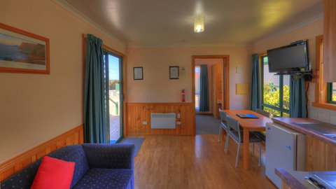 Bicheno Cabin Park - QLD Tourism 5