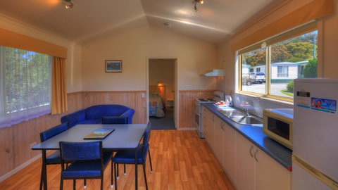 Bicheno Cabin Park - QLD Tourism 15