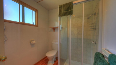 Bicheno Cabin Park - QLD Tourism 38