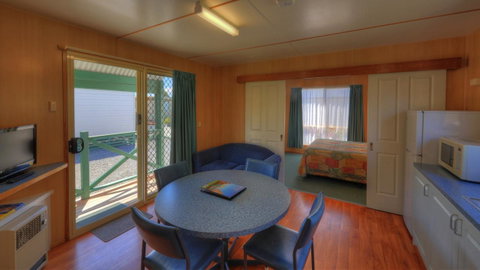 Bicheno Cabin Park - QLD Tourism 19