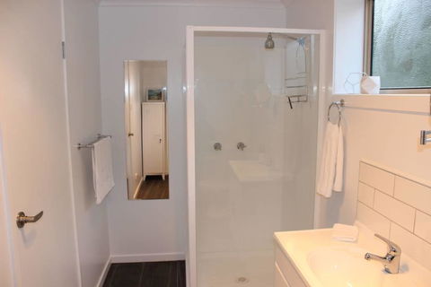 Boomers Retreat, Alonnah, Bruny Island - QLD Tourism 10