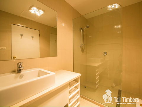 Tall Timbers Tasmania - Queensland Tourism 14