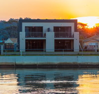Ulverstone Waterfront Apartments - Queensland Tourism