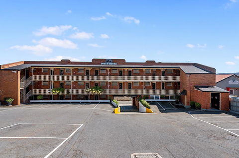 Coach House Launceston - QLD Tourism 1