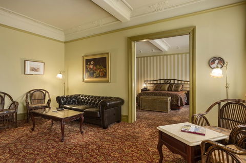 Hadley\'s Orient Hotel - QLD Tourism 24