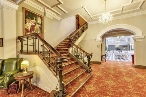 Hadley\'s Orient Hotel - QLD Tourism 11