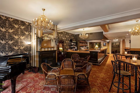 Hadley\'s Orient Hotel - QLD Tourism 14