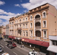 Hadley's Orient Hotel