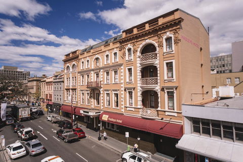 Hadley\'s Orient Hotel - QLD Tourism 0