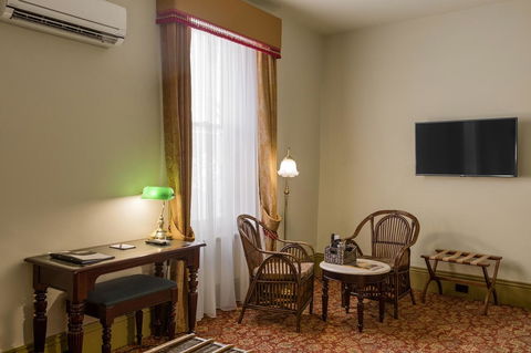 Hadley\'s Orient Hotel - QLD Tourism 29