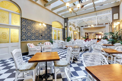 Hadley\'s Orient Hotel - QLD Tourism 1