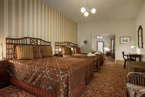 Hadley\'s Orient Hotel - QLD Tourism 21
