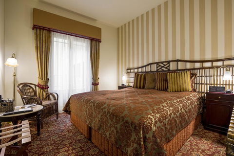 Hadley\'s Orient Hotel - QLD Tourism 32