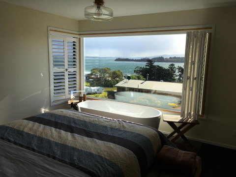 Couples Getaway On Bruny Island - QLD Tourism 29