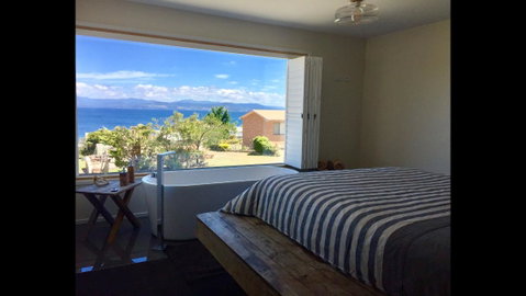 Couples Getaway On Bruny Island - QLD Tourism 12