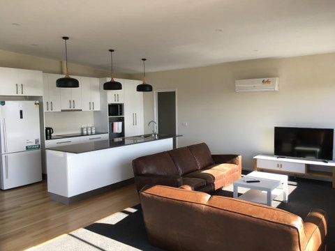 Couples Getaway On Bruny Island - QLD Tourism 17