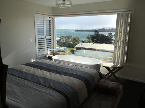 Couples Getaway On Bruny Island - QLD Tourism 5