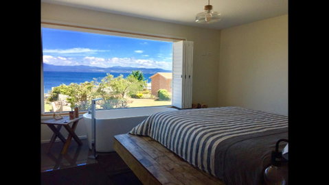 Couples Getaway On Bruny Island - QLD Tourism 25