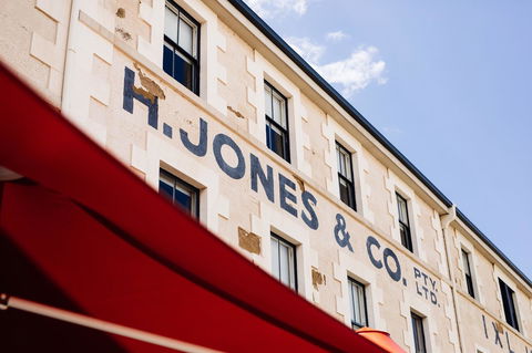 The Henry Jones Art Hotel - QLD Tourism 0