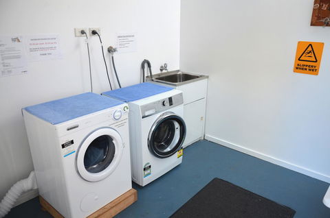 Castaway Holiday Apartments - QLD Tourism 22