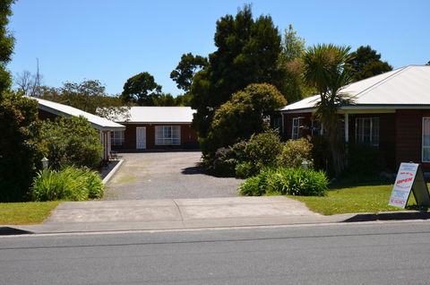 Castaway Holiday Apartments - QLD Tourism 24